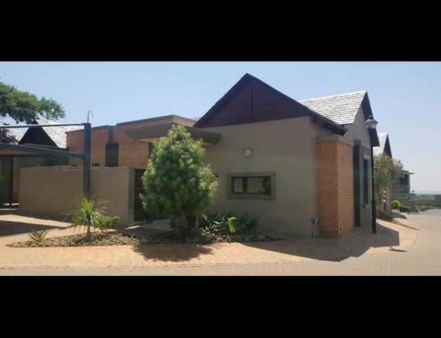 1 BEDROOM TOWNHOUSE FOR SALE IN RETIRE AT MIDSTREAM